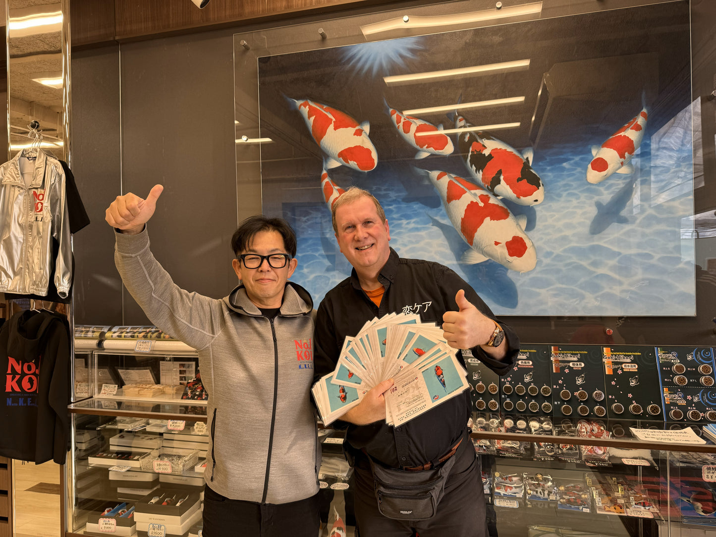 Prachtige Ginrin Kohaku  (Tosai, 17 cm) van de beroemde van Taiguchi Koi Farm.  Een koi met kwaliteit en groeipotentie.